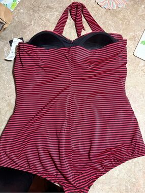 BRAND NEW Simply Slim Plus Size Women Swimsuit red/black striped